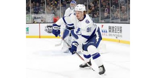 Mikhail Sergachev underskriver en tre-årig kontrakt med Tampa Bay Lightning